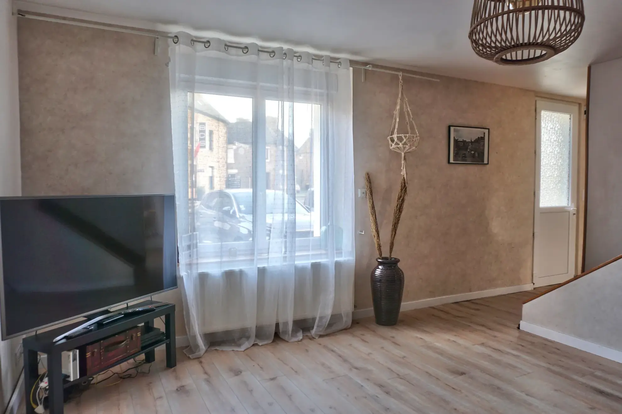 Maison de village avec terrasse et grenier à Goudelin, toutes commodités 