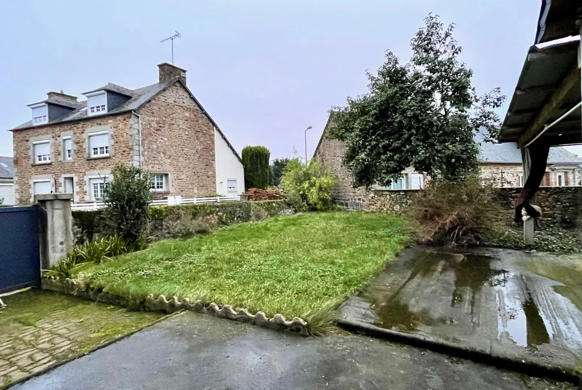 Maison de village avec terrasse et grenier à Goudelin, toutes commodités 