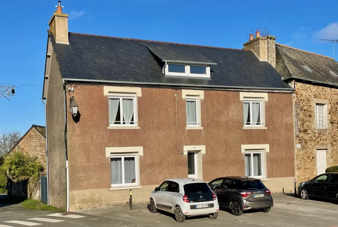 Maison de village avec terrasse et grenier à Goudelin, toutes commodités 