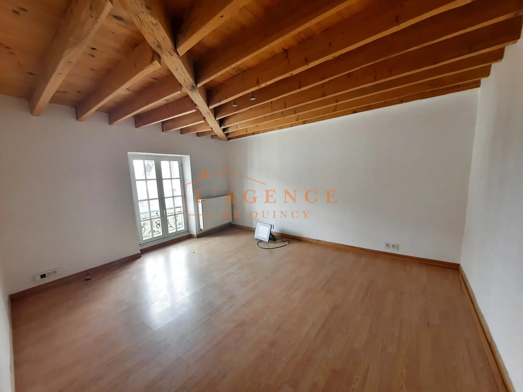 Maison de ville à Quincy-Voisins avec 3 chambres, cave et options de location de box ou jardin 