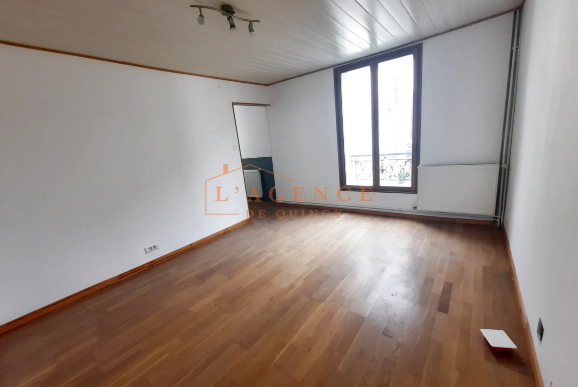 Maison de ville à Quincy-Voisins avec 3 chambres, cave et options de location de box ou jardin 