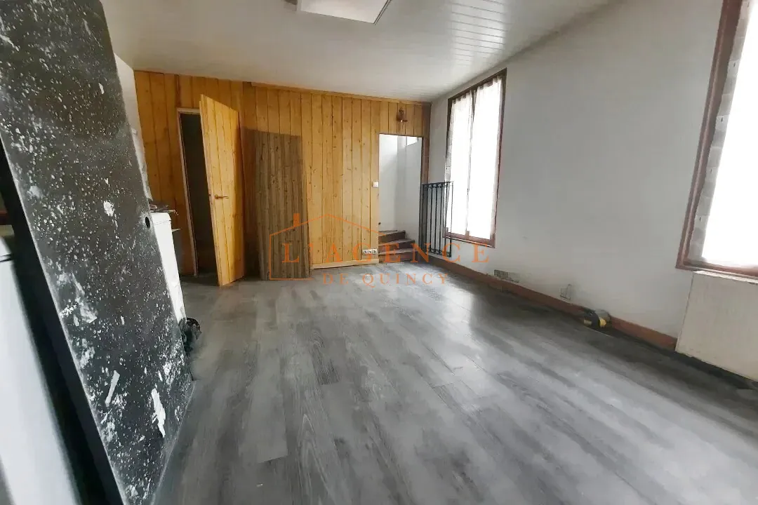 Maison de ville à Quincy-Voisins avec 3 chambres, cave et options de location de box ou jardin 