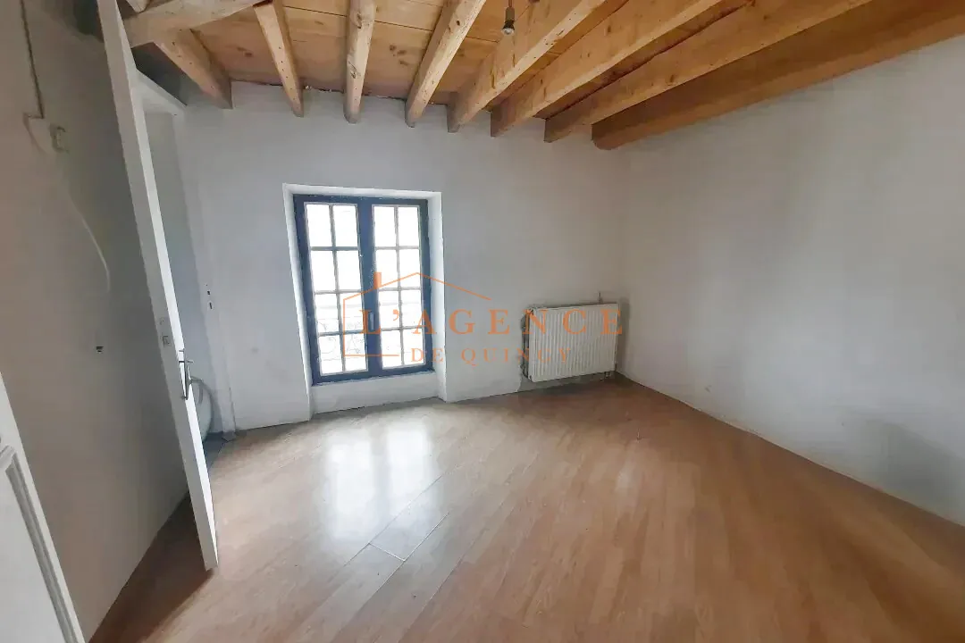 Maison de ville à Quincy-Voisins avec 3 chambres, cave et options de location de box ou jardin 