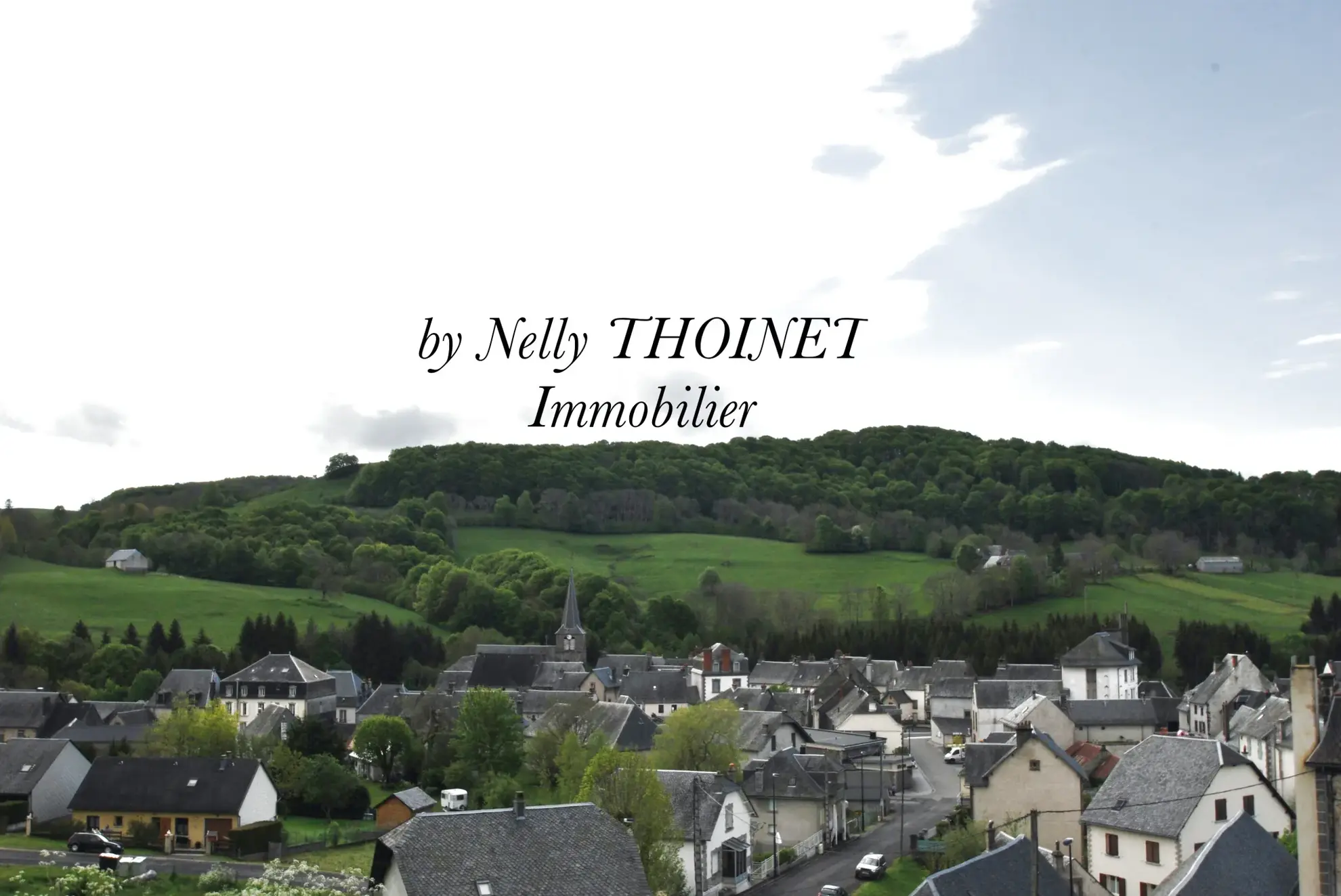 Terrain à bâtir de 2547 m² à Egliseneuve d'Entraigues, vue dégagée et environnement calme 