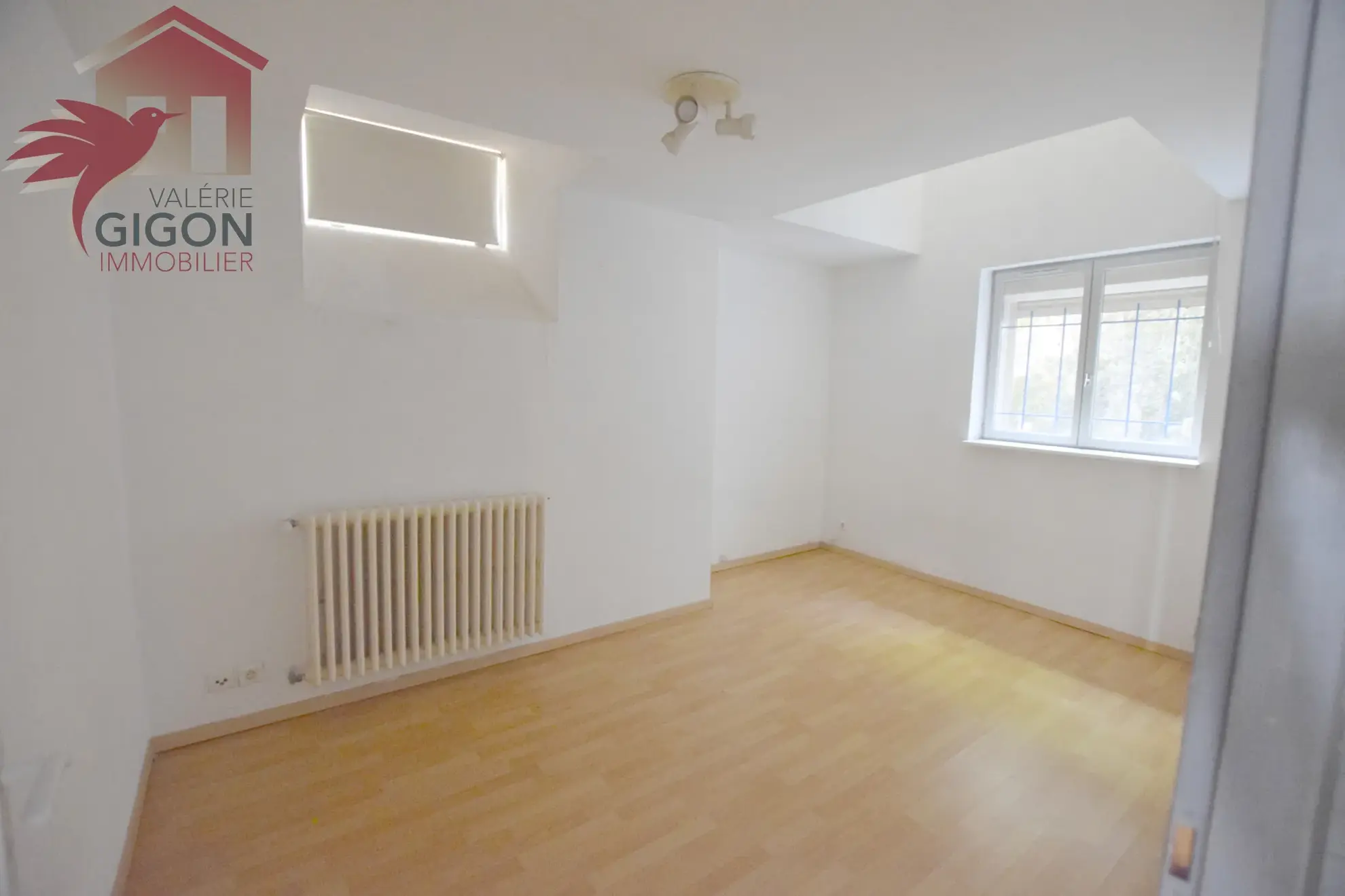 Appartement rénové de 79m² au centre-ville de Montbéliard avec stationnement 