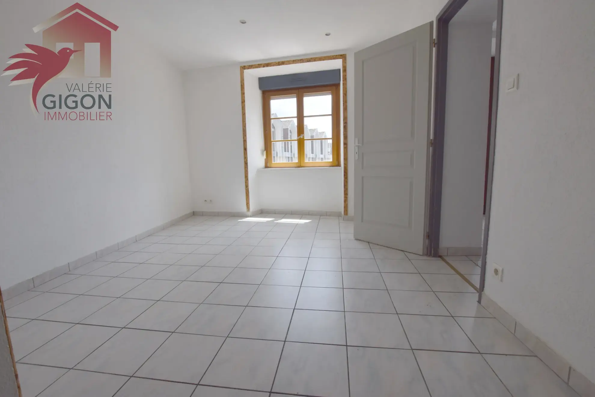 Appartement rénové de 79m² au centre-ville de Montbéliard avec stationnement 