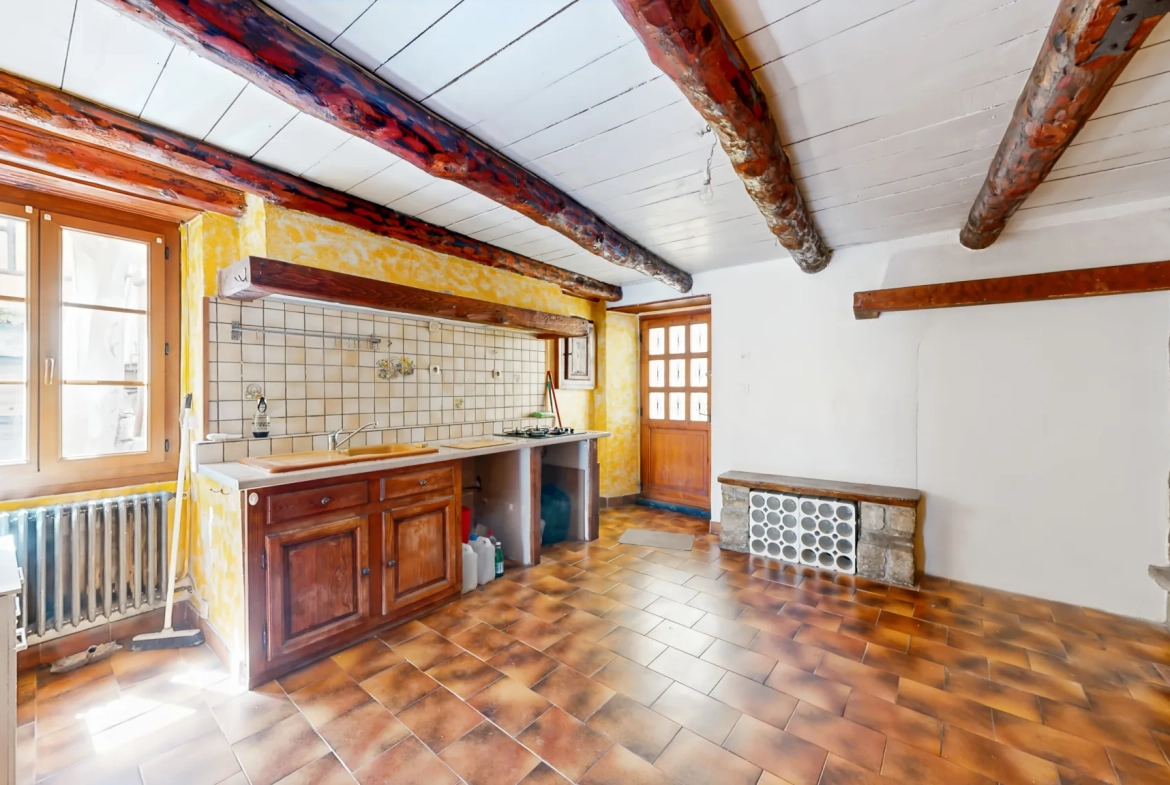 Charmante maison de village de 80 m² à La Tour-sur-Tinée avec vue montagne 