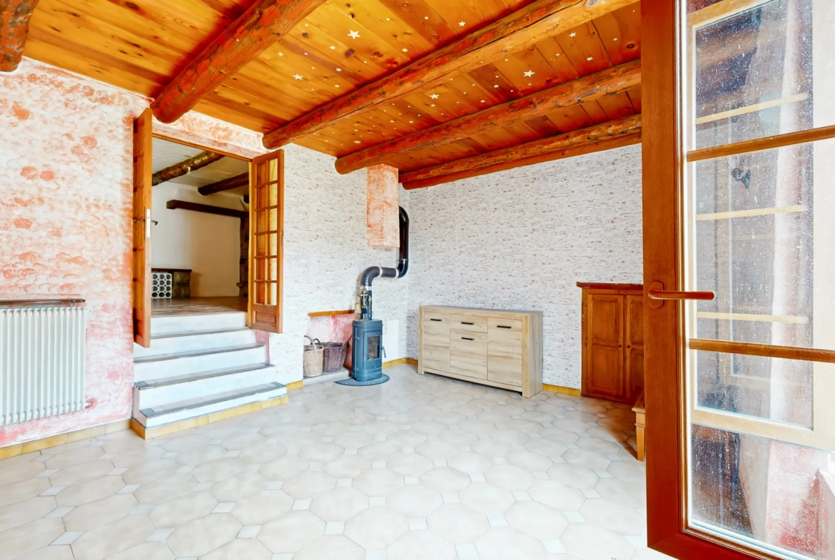 Charmante maison de village de 80 m² à La Tour-sur-Tinée avec vue montagne 