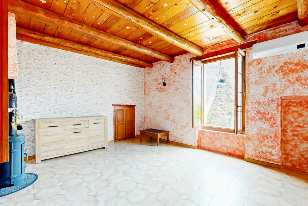 Charmante maison de village de 80 m² à La Tour-sur-Tinée avec vue montagne 