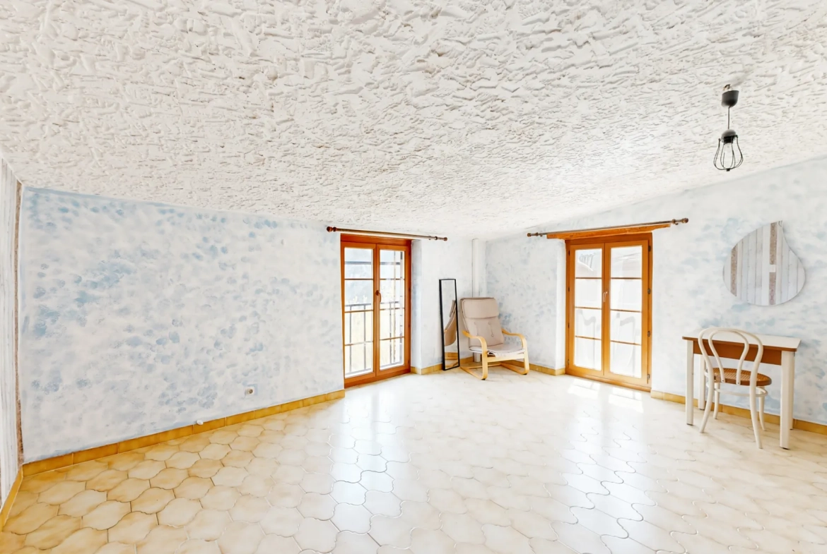 Charmante maison de village de 80 m² à La Tour-sur-Tinée avec vue montagne 