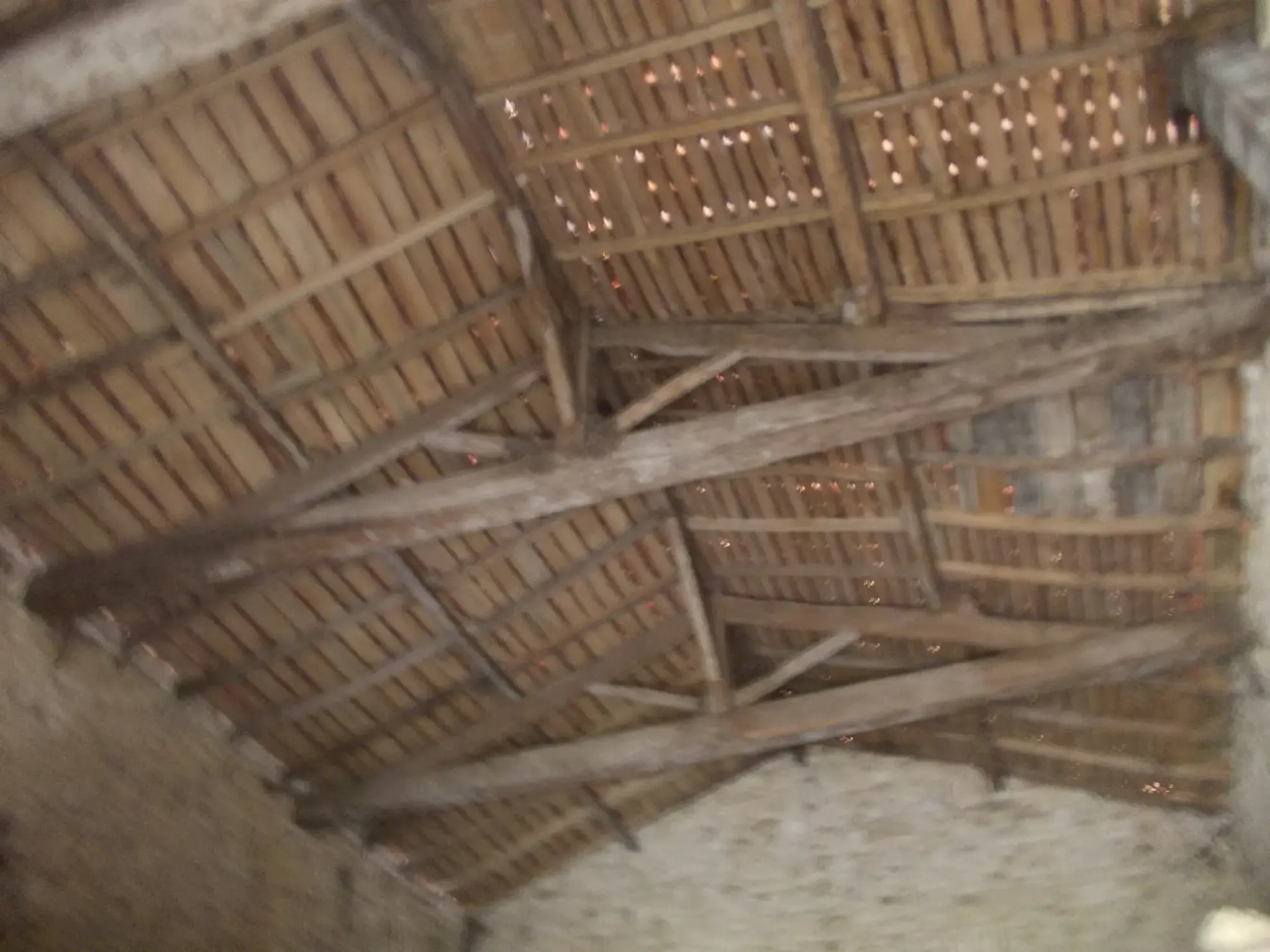 Maison de village charentaise à rénover avec écurie à Aumagne, idéal investisseur 