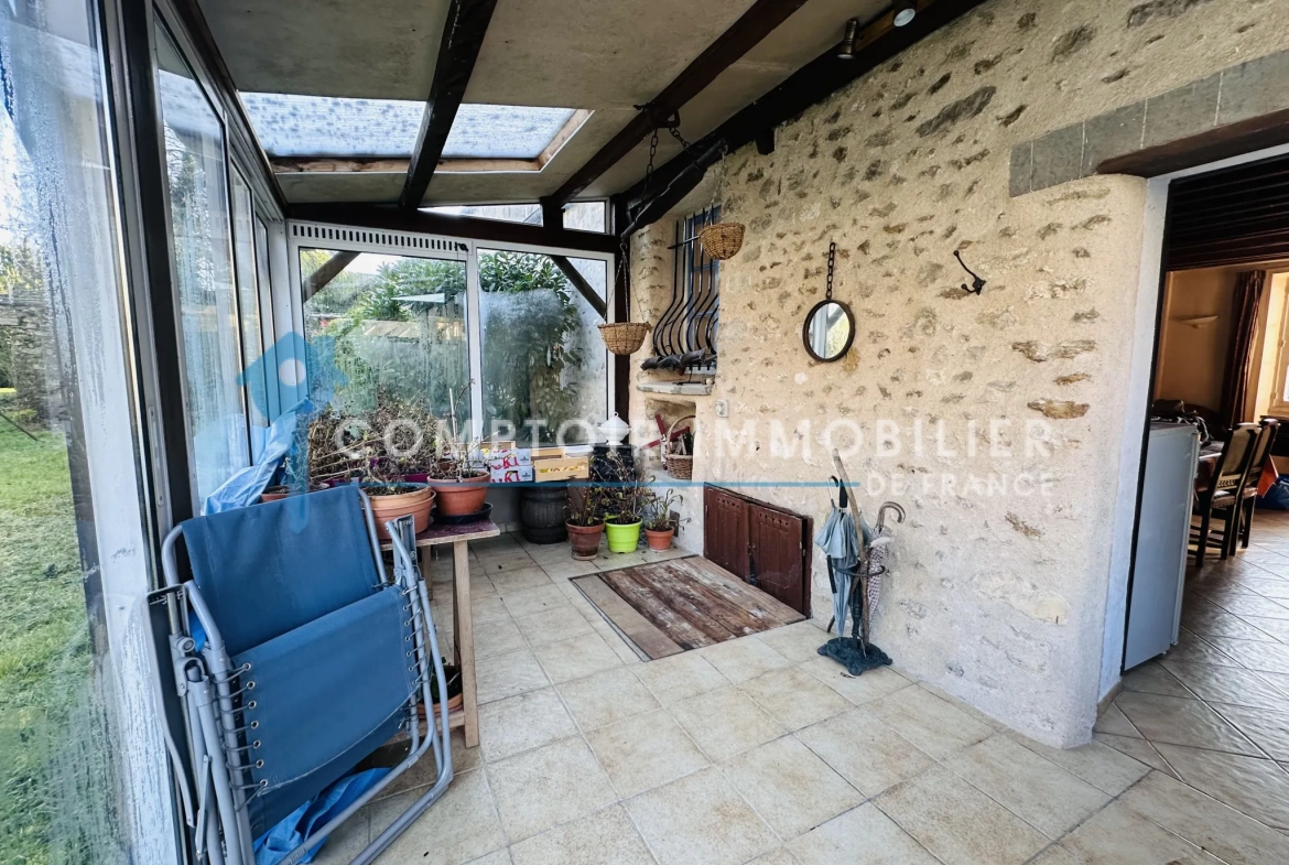 Maison ancienne avec grand terrain et garage à Auneau - Opportunité à saisir 