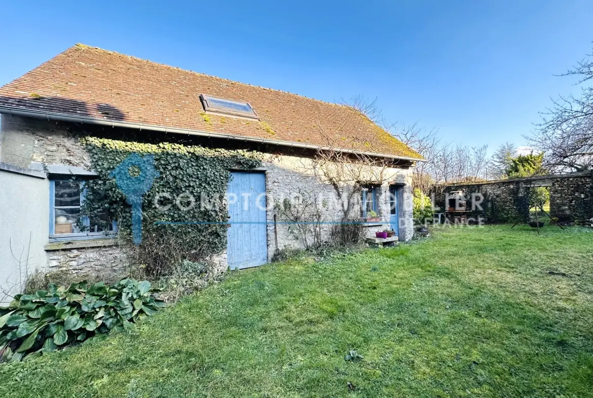 Maison ancienne avec grand terrain et garage à Auneau - Opportunité à saisir 