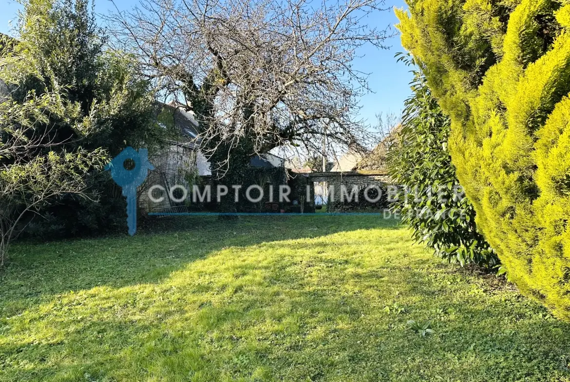 Maison ancienne avec grand terrain et garage à Auneau - Opportunité à saisir 