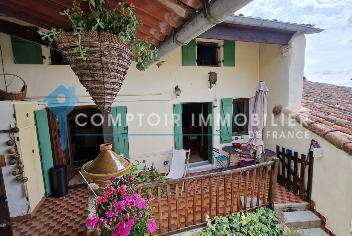 Belle maison de village avec dépendance et vue dans le Gard 