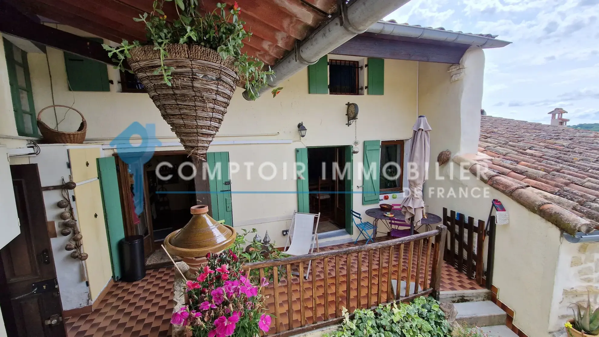 Belle maison de village avec dépendance et vue dans le Gard 