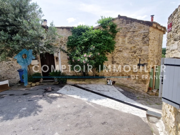 Belle maison de village avec dépendance et vue dans le Gard