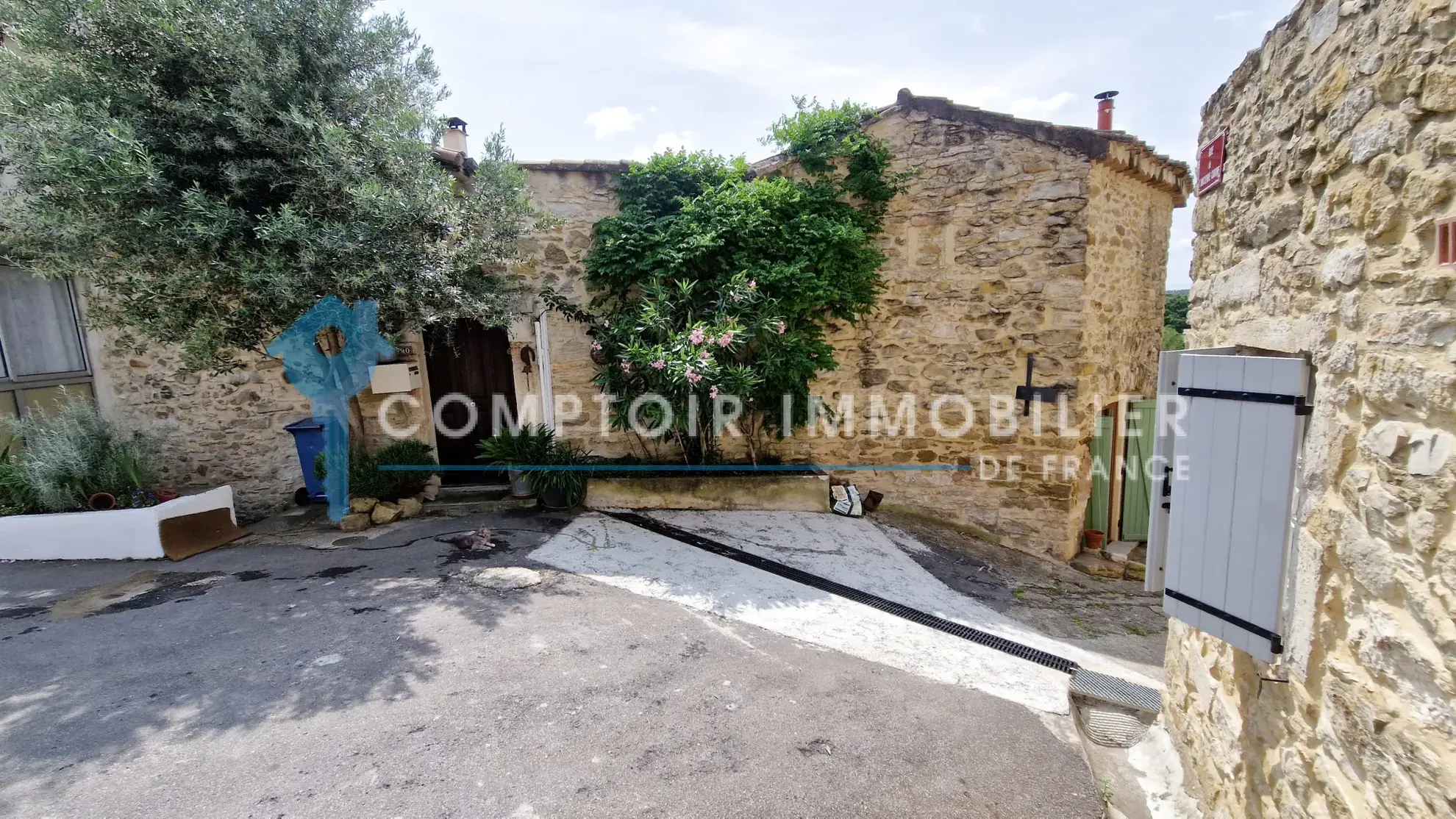 Belle maison de village avec dépendance et vue dans le Gard 