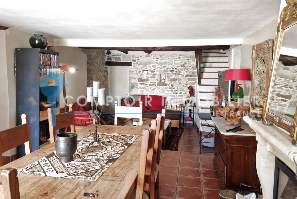 Belle maison de village avec dépendance et vue dans le Gard 