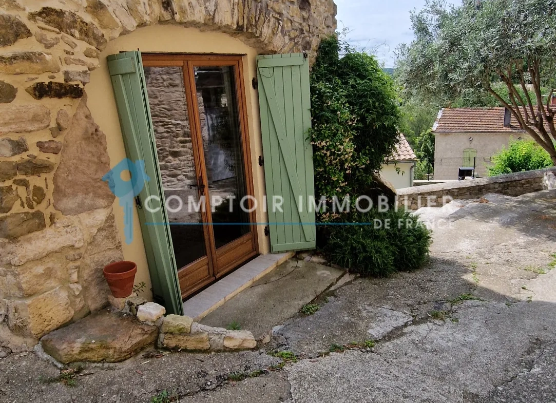 Belle maison de village avec dépendance et vue dans le Gard 