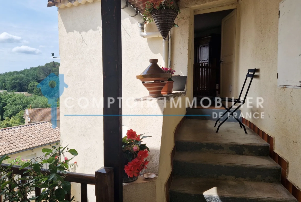 Belle maison de village avec dépendance et vue dans le Gard 