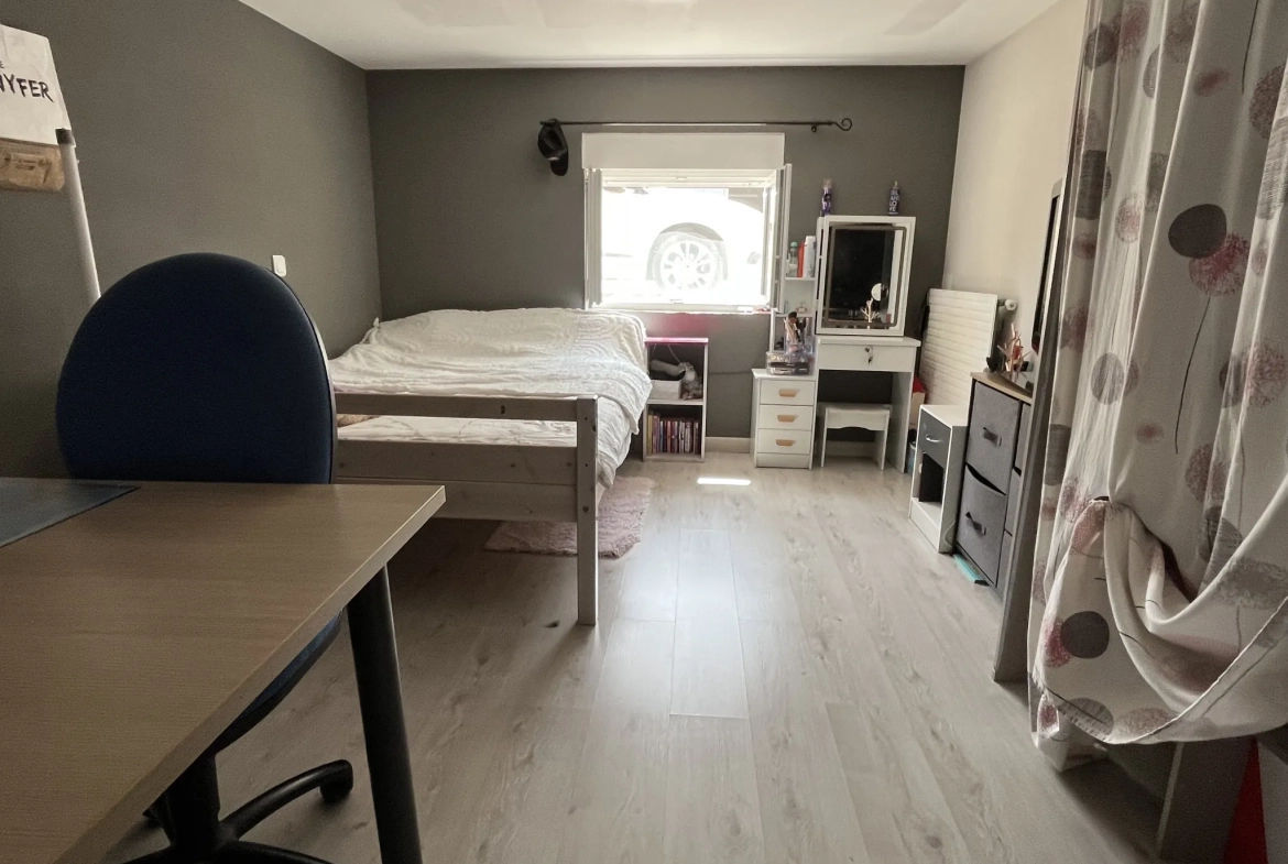Maison 7 pièces de 160 m² avec grand jardin proche Thouars 
