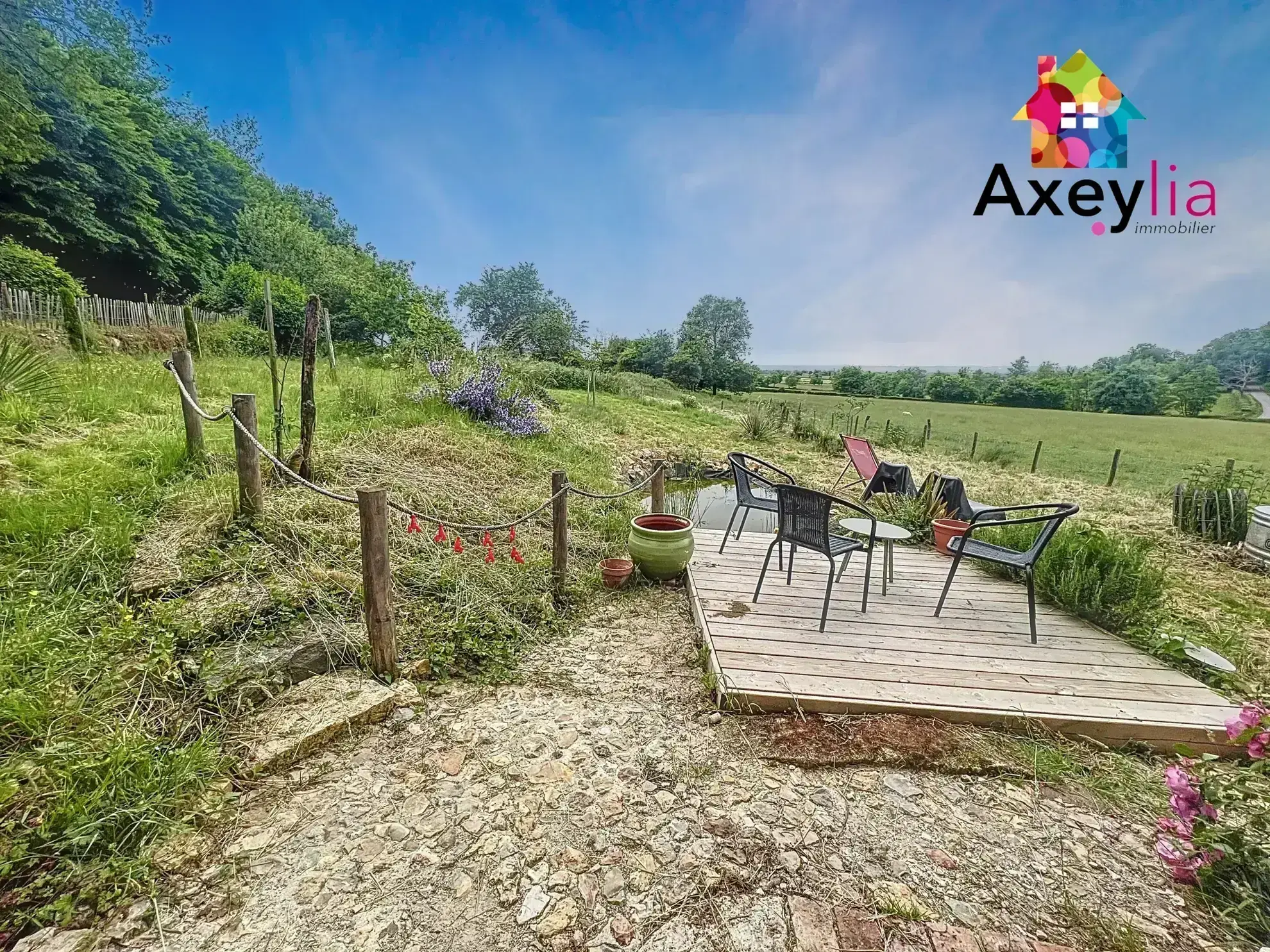 Maison en vente avec dépendances et grand terrain à Semur en Brionnais 