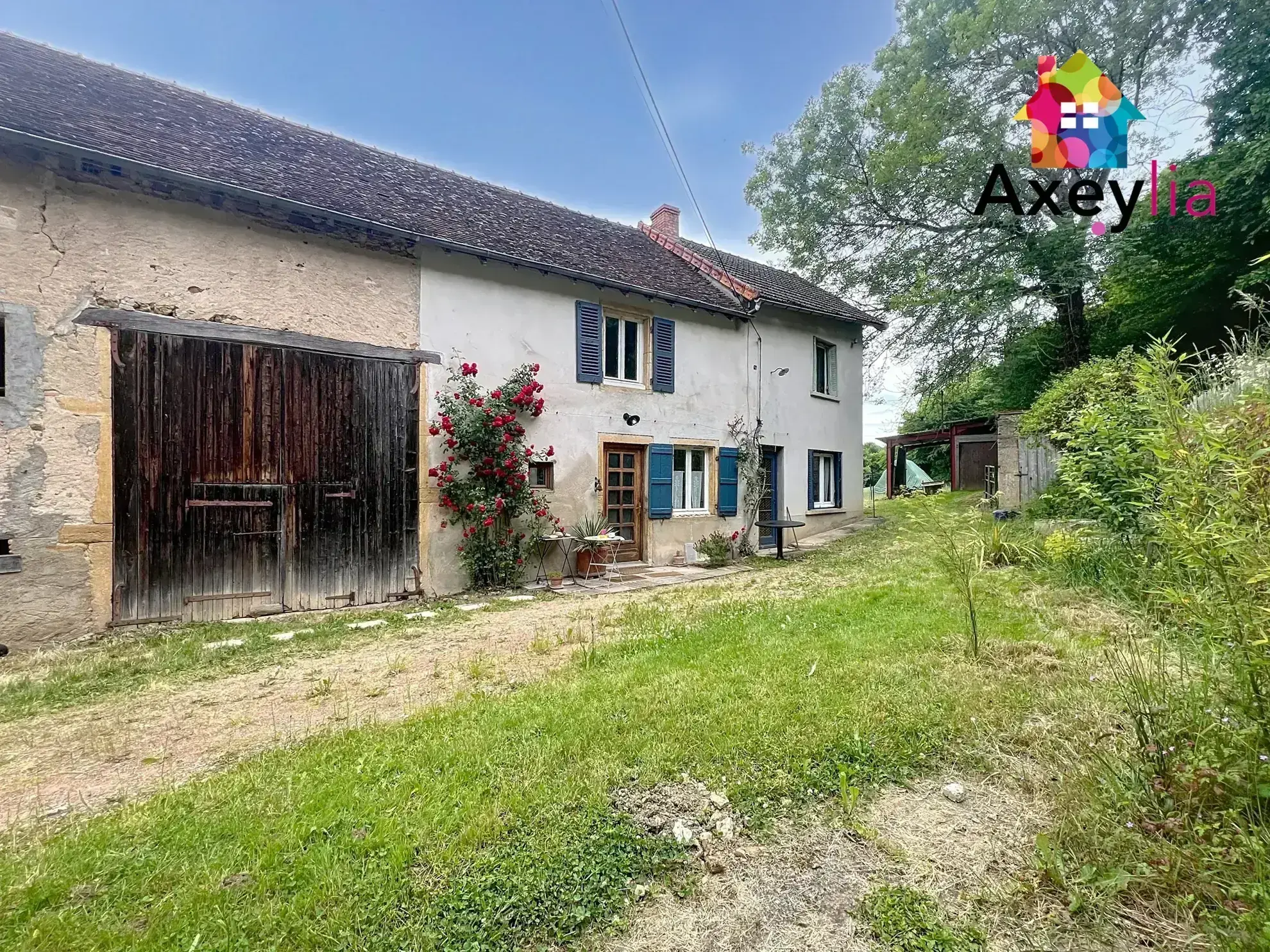 Maison en vente avec dépendances et grand terrain à Semur en Brionnais 