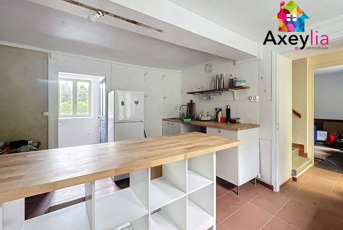 Maison en vente avec dépendances et grand terrain à Semur en Brionnais 