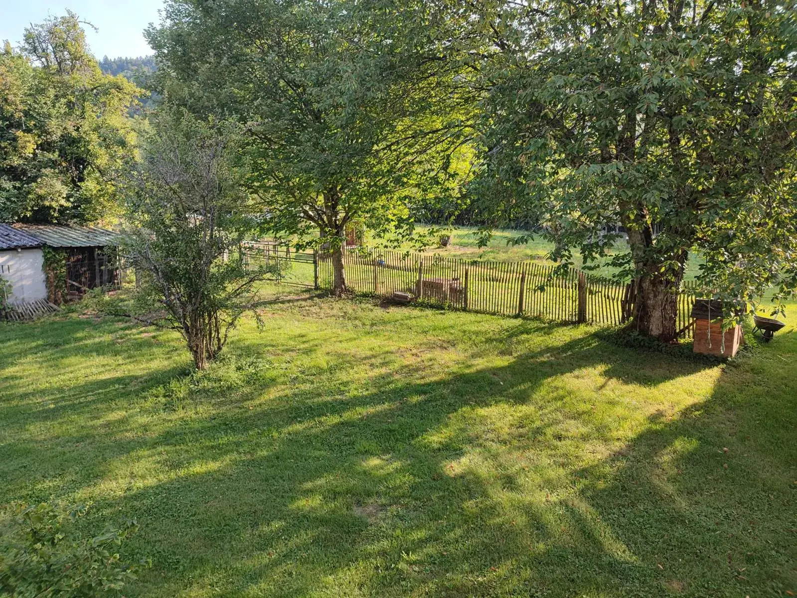 Maison à Saint-Aupre avec grand terrain et 5 chambres à rénover 