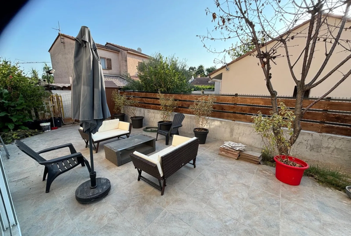 Villa mitoyenne à Poggio Mezzana à 300m de la plage avec jardin et 2 chambres 
