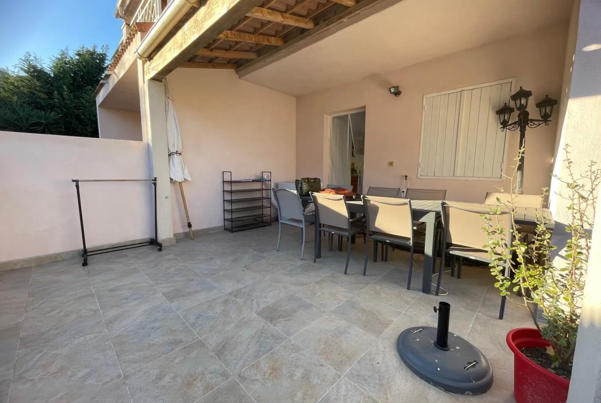 Villa mitoyenne à Poggio Mezzana à 300m de la plage avec jardin et 2 chambres 
