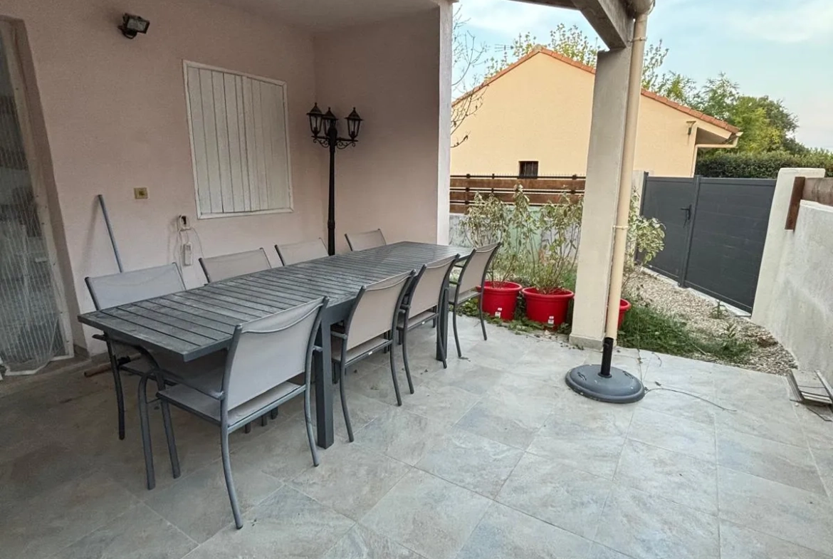 Villa mitoyenne à Poggio Mezzana à 300m de la plage avec jardin et 2 chambres 