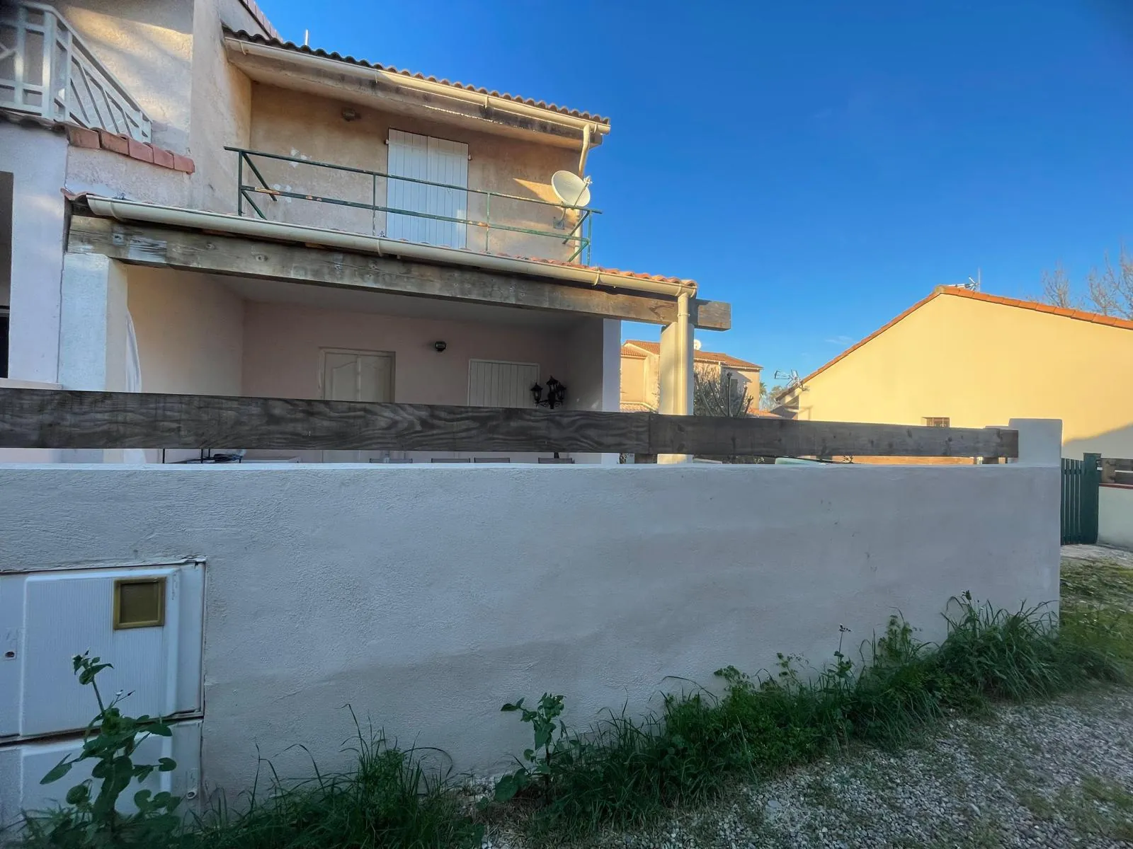 Villa mitoyenne à Poggio Mezzana à 300m de la plage avec jardin et 2 chambres 