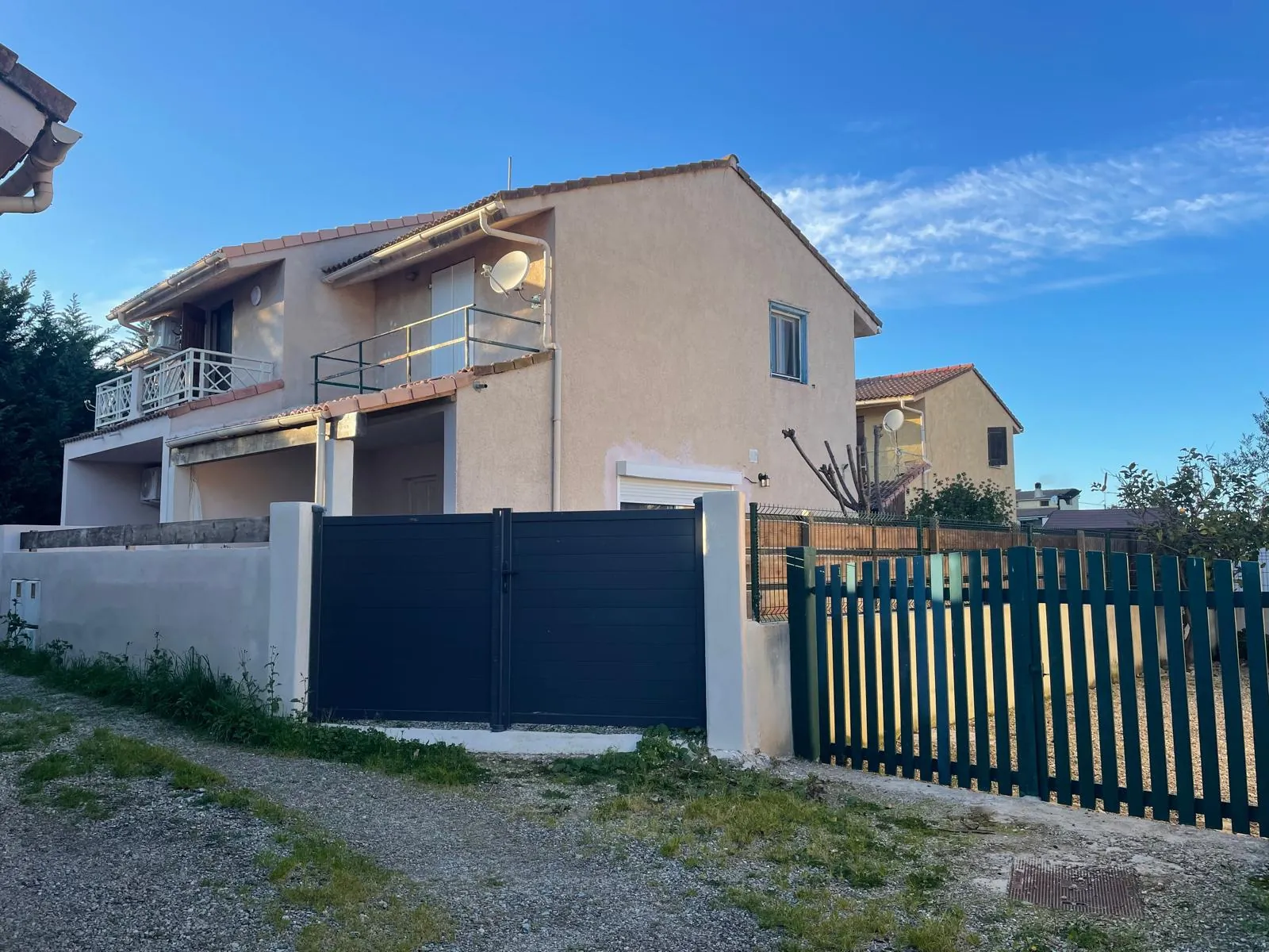 Villa mitoyenne à Poggio Mezzana à 300m de la plage avec jardin et 2 chambres 