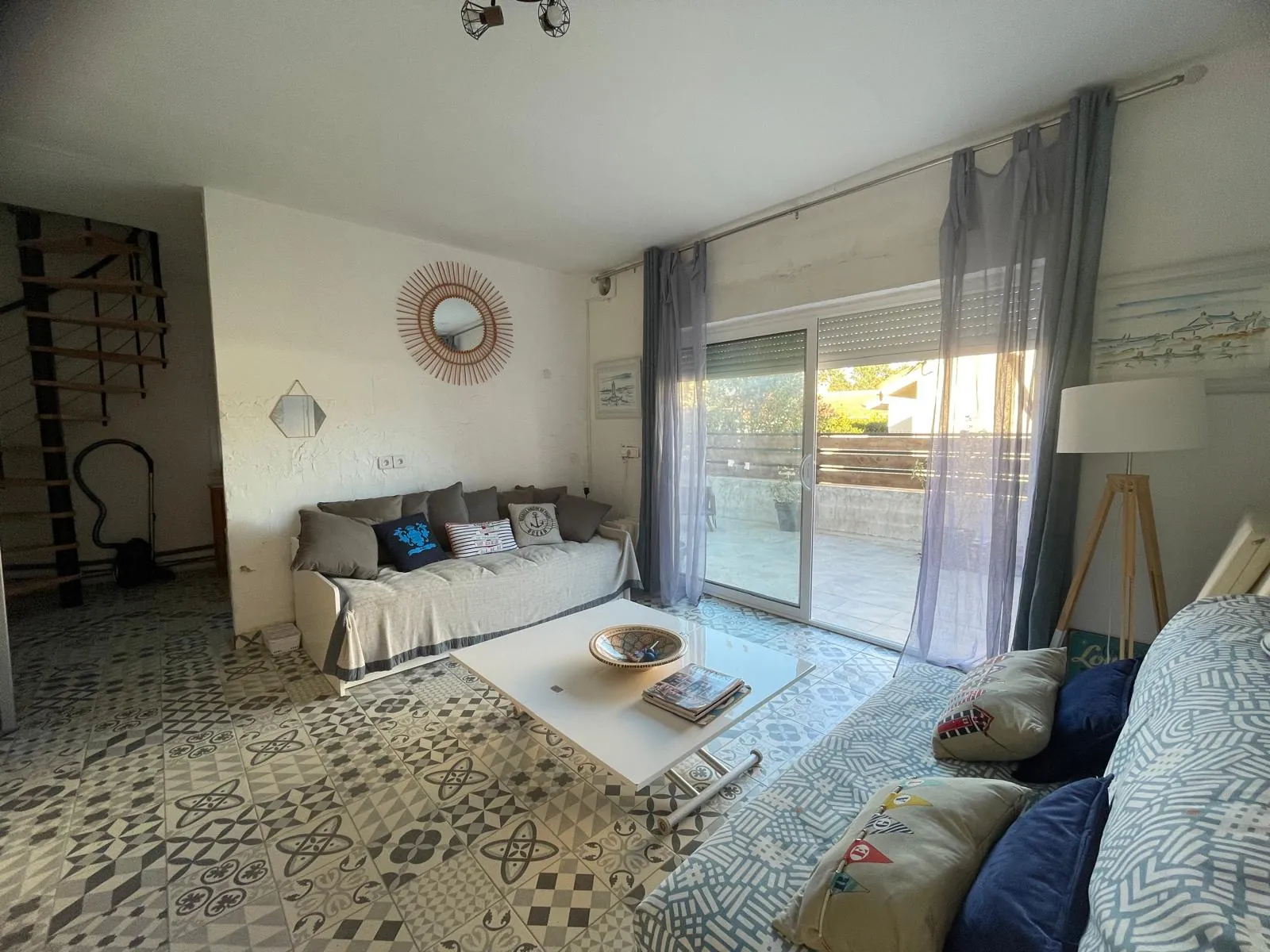 Villa mitoyenne à Poggio Mezzana à 300m de la plage avec jardin et 2 chambres 