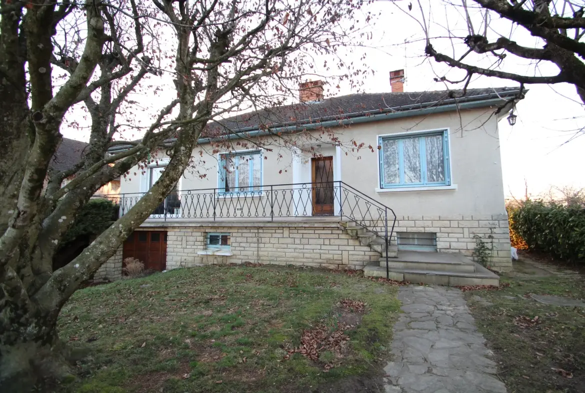 Maison familiale avec jardin et sous-sol à Bourbon Lancy en vente 