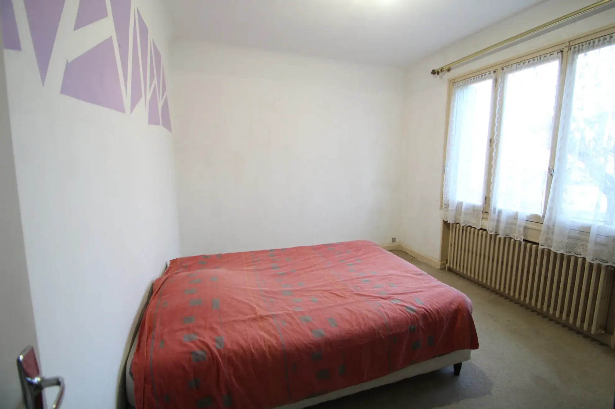 Maison familiale avec jardin et sous-sol à Bourbon Lancy en vente 