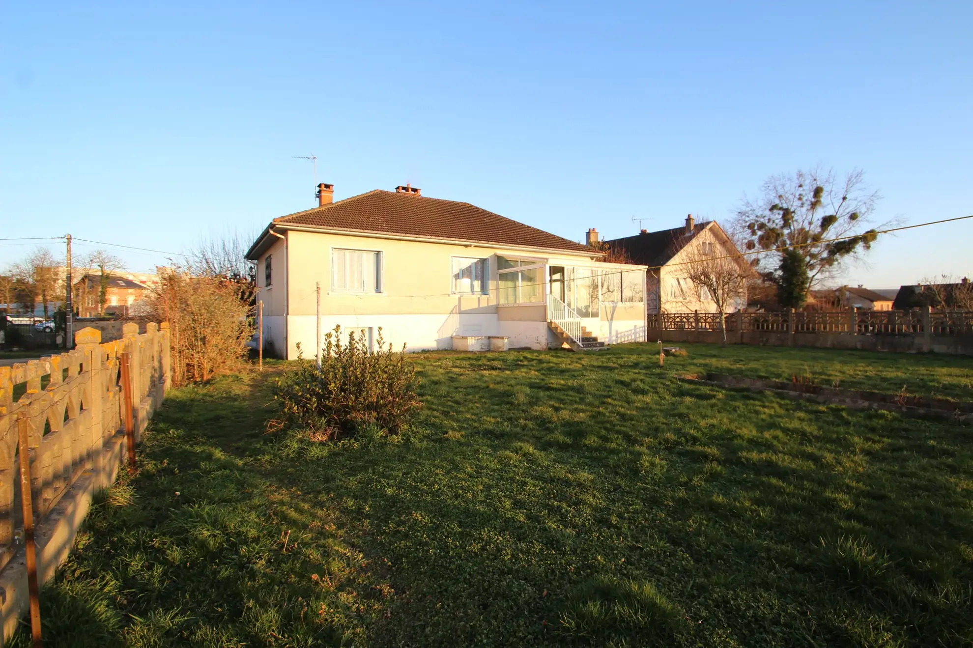 Maison familiale avec jardin et sous-sol à Bourbon Lancy en vente 