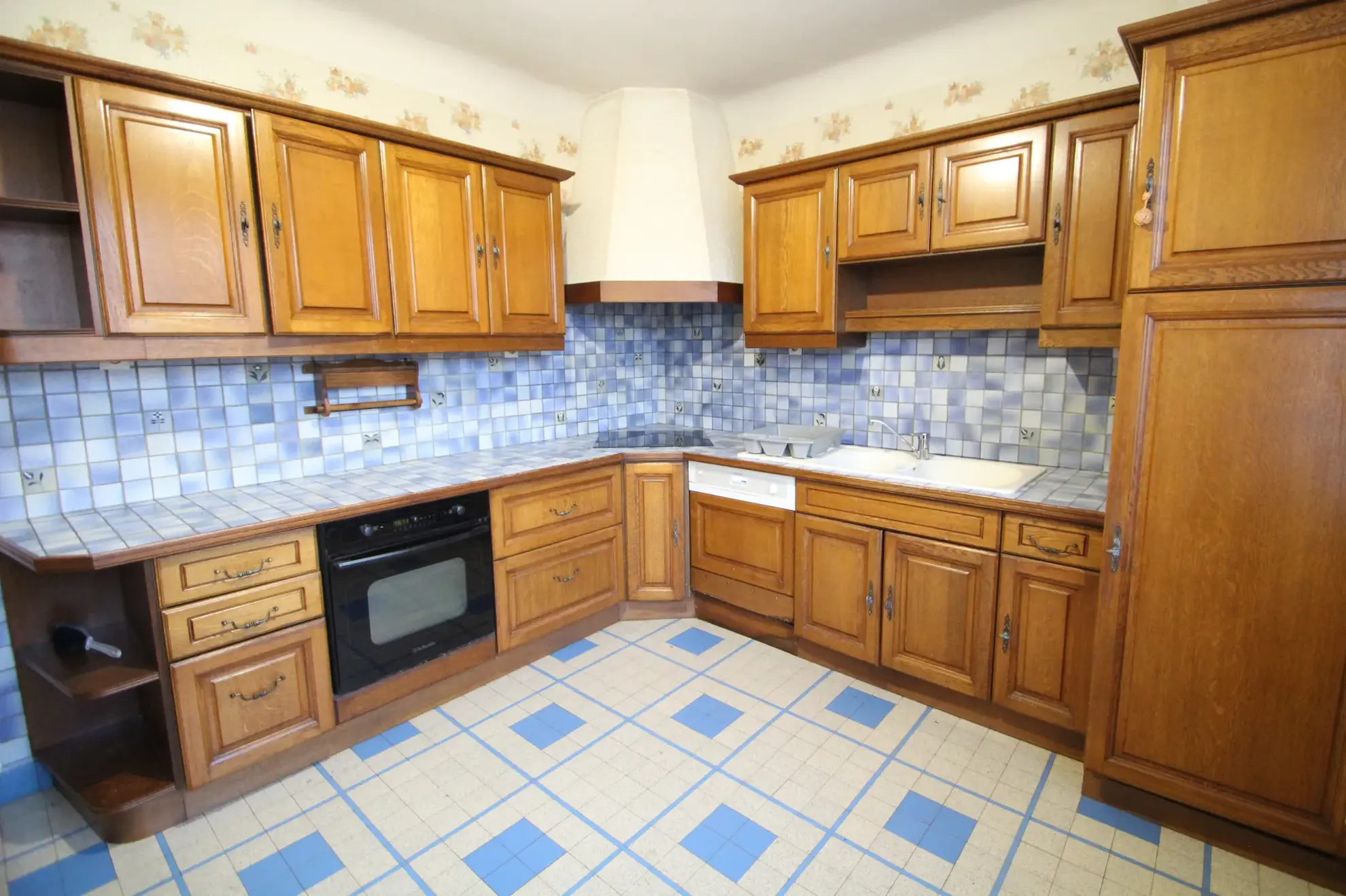 Maison familiale avec jardin et sous-sol à Bourbon Lancy en vente 