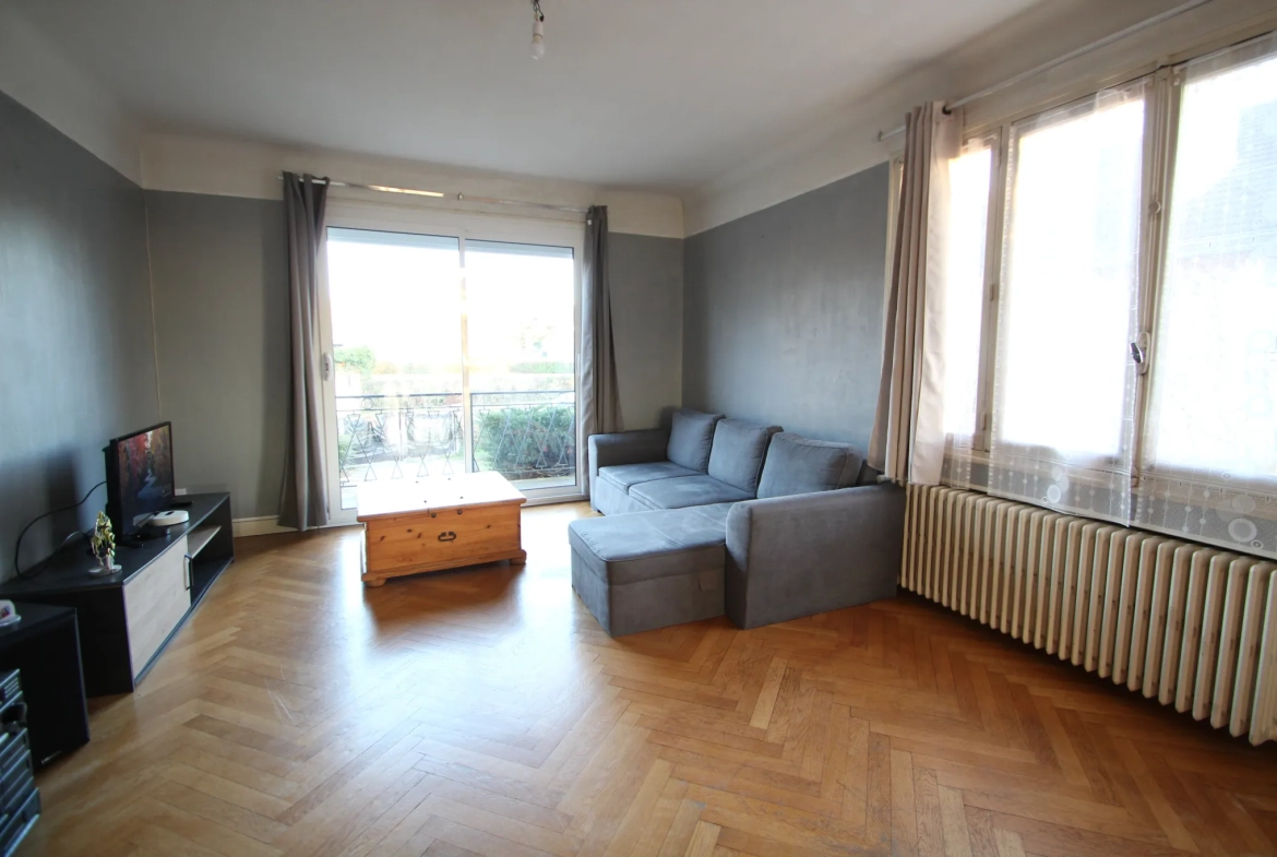 Maison familiale avec jardin et sous-sol à Bourbon Lancy en vente 