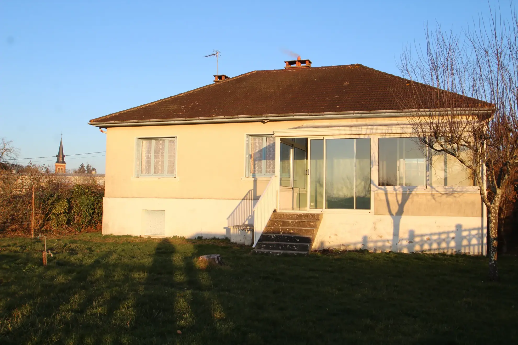 Maison familiale avec jardin et sous-sol à Bourbon Lancy en vente 