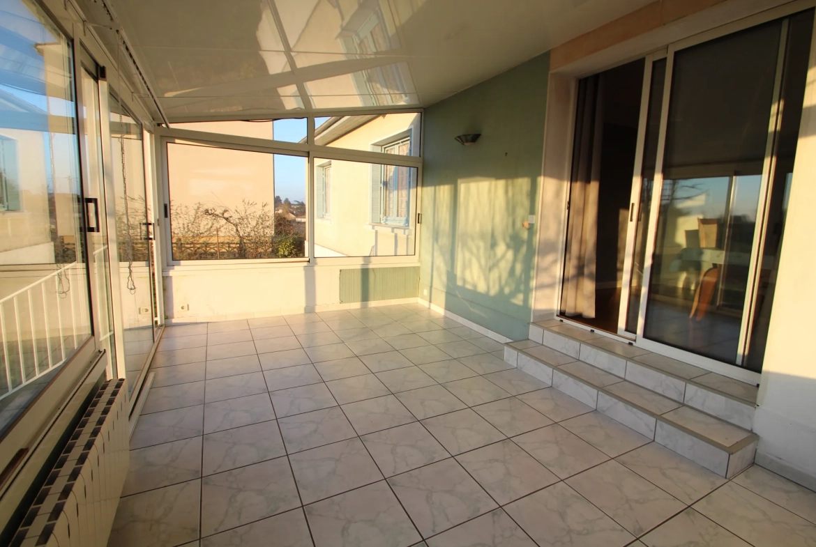 Maison familiale avec jardin et sous-sol à Bourbon Lancy en vente 
