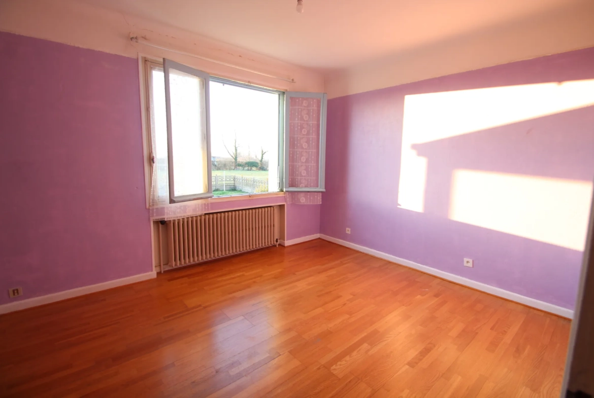 Maison familiale avec jardin et sous-sol à Bourbon Lancy en vente 