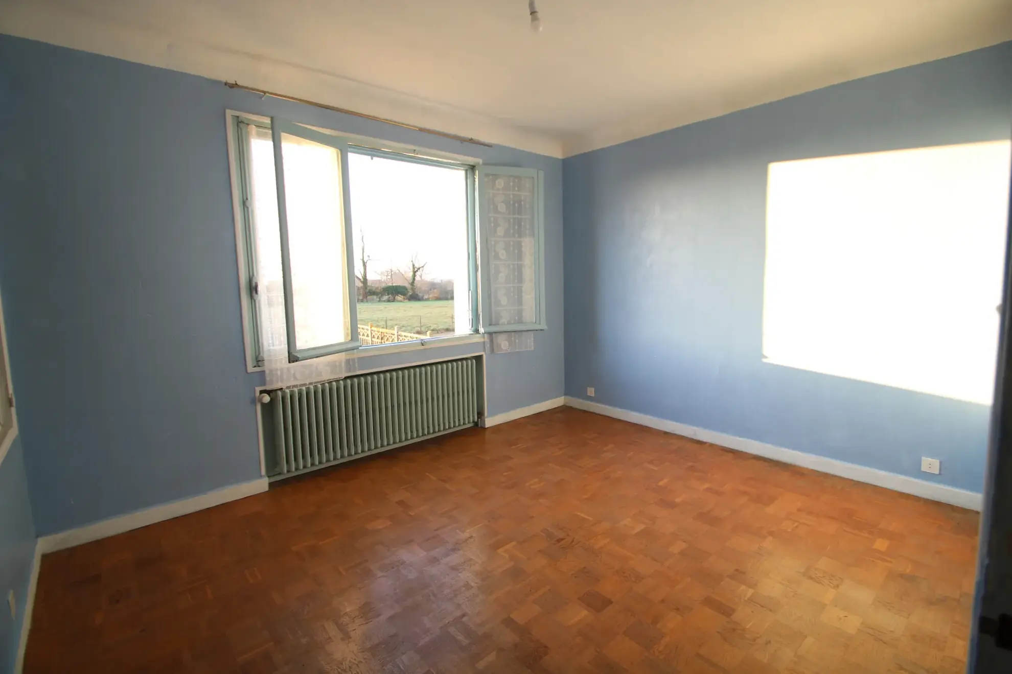 Maison familiale avec jardin et sous-sol à Bourbon Lancy en vente 