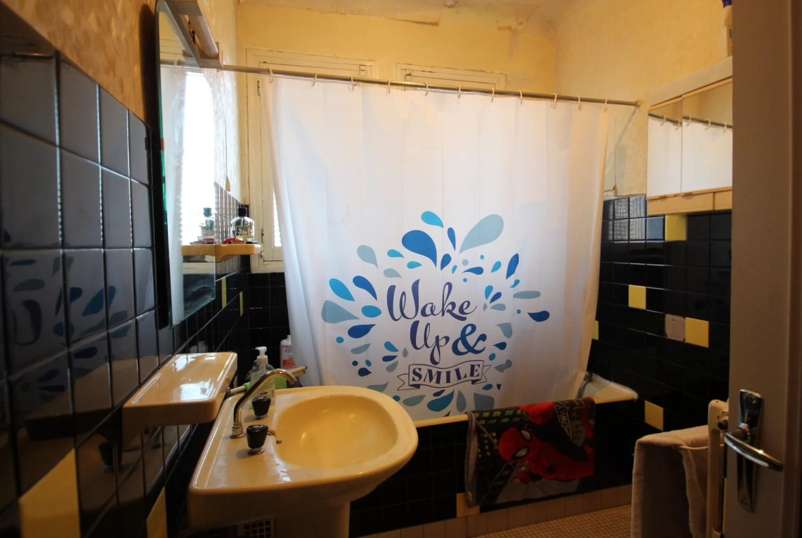 Maison familiale avec jardin et sous-sol à Bourbon Lancy en vente 
