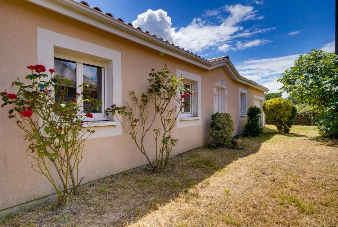 Maison 3 chambres avec garage et terrasse à Plassac à vendre 