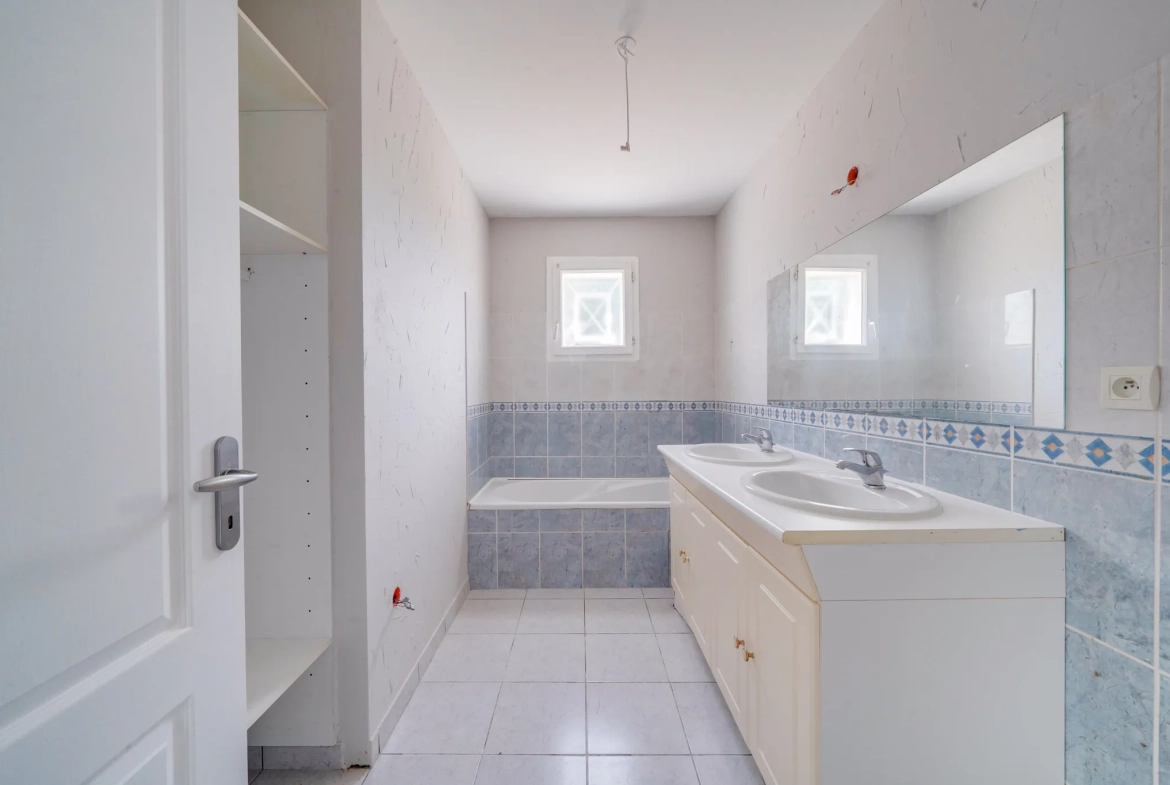Maison 3 chambres avec garage et terrasse à Plassac à vendre 
