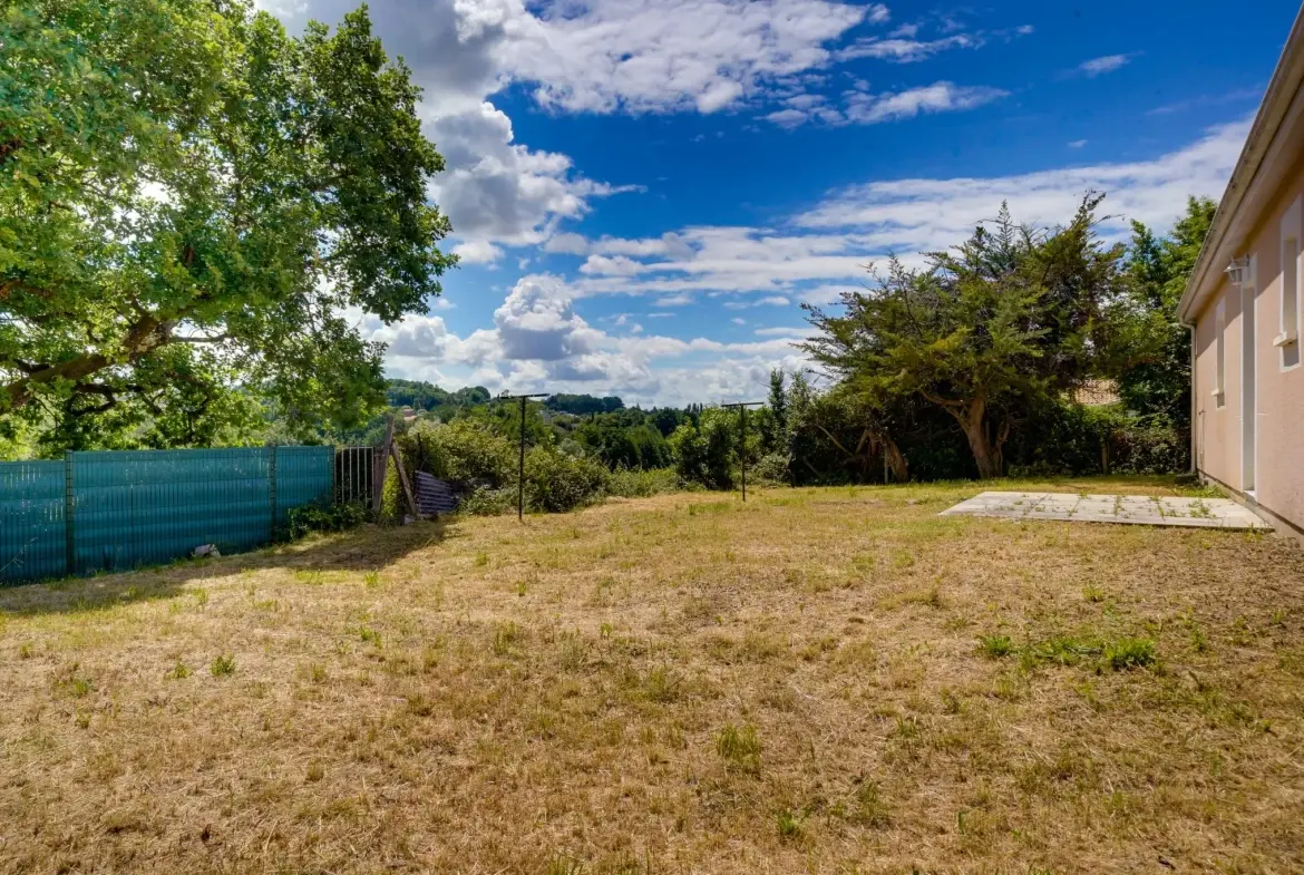 Maison 3 chambres avec garage et terrasse à Plassac à vendre 