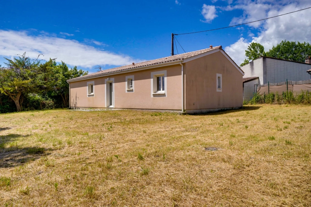 Maison 3 chambres avec garage et terrasse à Plassac à vendre